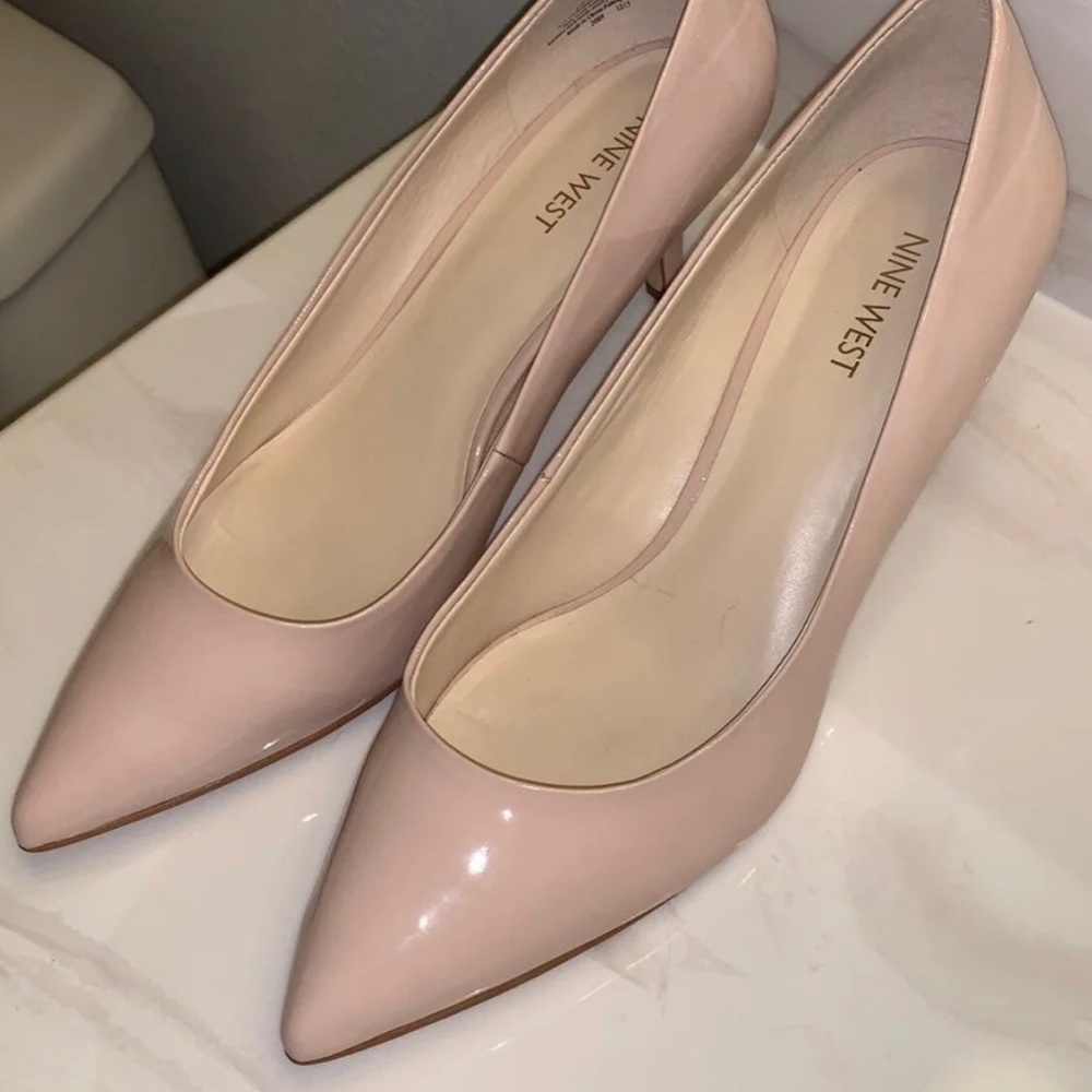 Nine West pointed toe kitten heals